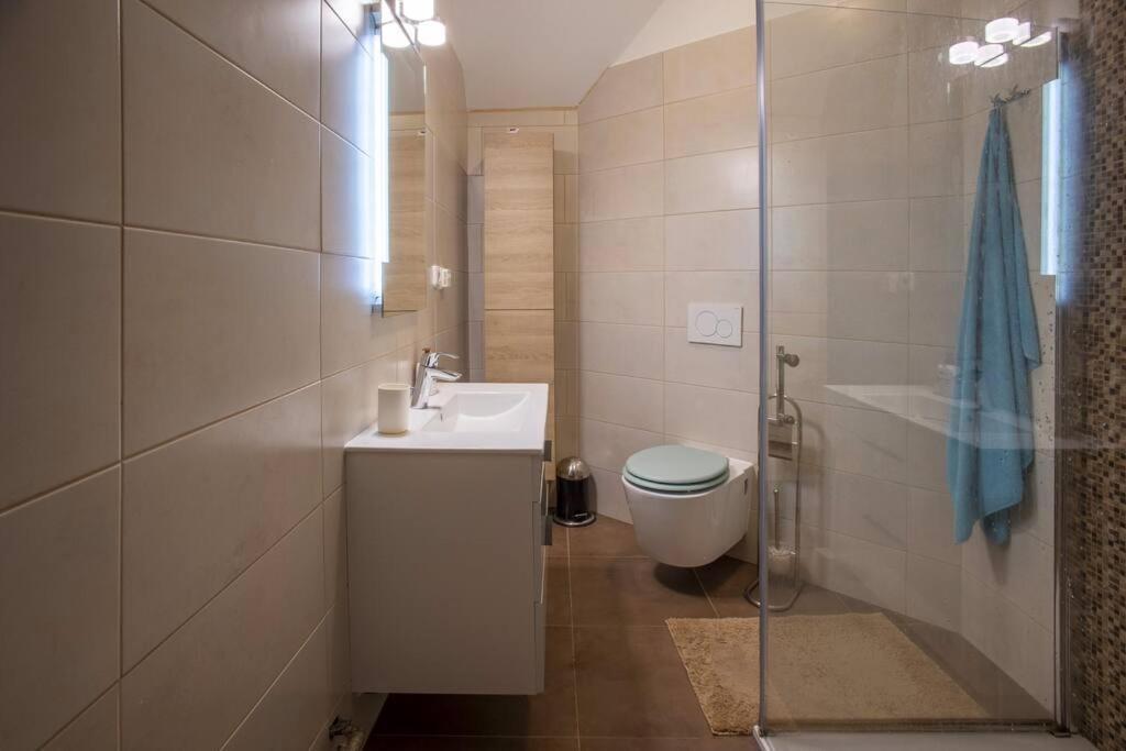 7 Bedroom Secluded Villa Close To Prague Ricany (Central Bohemian) Exterior foto