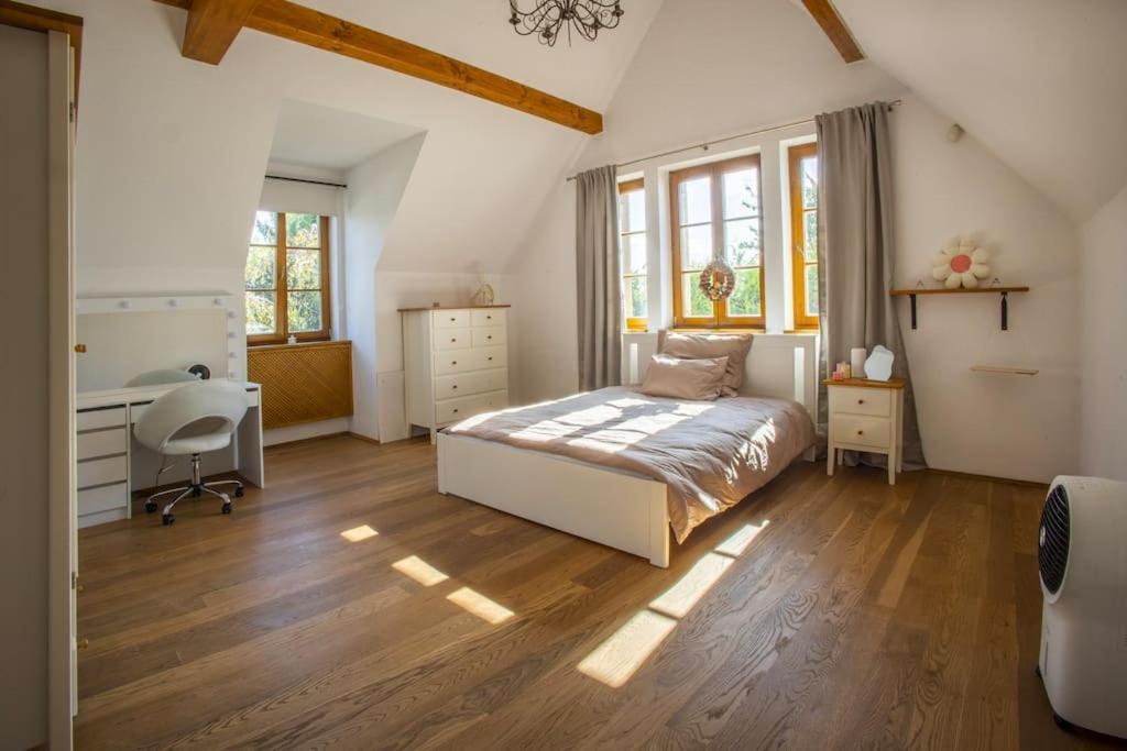 7 Bedroom Secluded Villa Close To Prague Ricany (Central Bohemian) Exterior foto